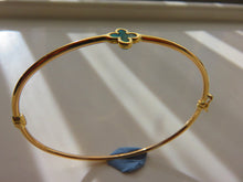 Load image into Gallery viewer, Van Cleef &amp; Arpels Style Malachite Green Clover Gold Bangle 9 Carat Yellow
