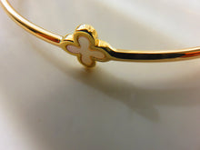 Load image into Gallery viewer, Van Cleef &amp; Arpels Style Mother Of Pearl Clover Gold Bangle 9 Carat Yellow
