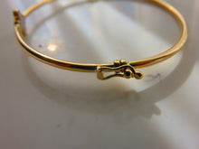 Load image into Gallery viewer, Van Cleef &amp; Arpels Style Mother Of Pearl Clover Gold Bangle 9 Carat Yellow
