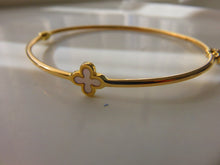 Load image into Gallery viewer, Van Cleef &amp; Arpels Style Mother Of Pearl Clover Gold Bangle 9 Carat Yellow
