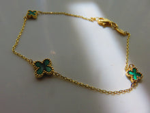 Load image into Gallery viewer, Van Cleef &amp; Arpels Style Malachite Clover Gold Bracelet 9 Carat Yellow
