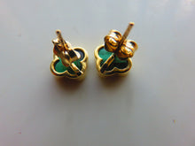 Load image into Gallery viewer, Van Cleef &amp; Arpels Style Gold Malachite Green Clover Stud Earrings 9 Carat Yellow Solid
