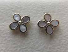 Load image into Gallery viewer, 4 Leaf Flower Mother Of Pearl Drop Earrings 9 Carat
